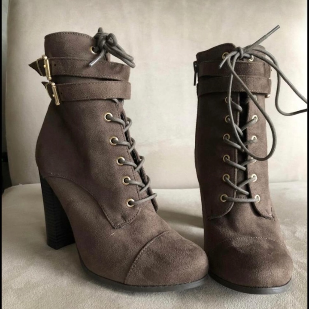 WINDSOR lace up chocolate boots